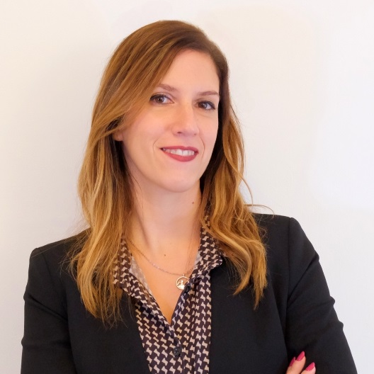 La dottoressa Bulla, Logopedista dello studio, ritratta con standing professionale
